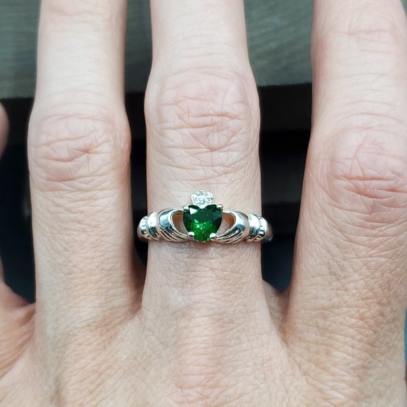 Size 9 Sterling Silver Green Heart Claddagh CZ Gemstone Band Ring - Picture 1 of 6